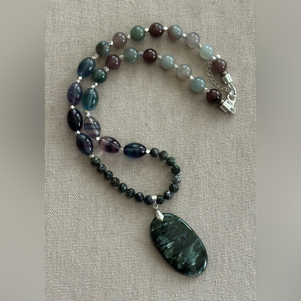 22 inch Fluorite and Seraphinite bead necklace NWOT - Picture 4 of 11